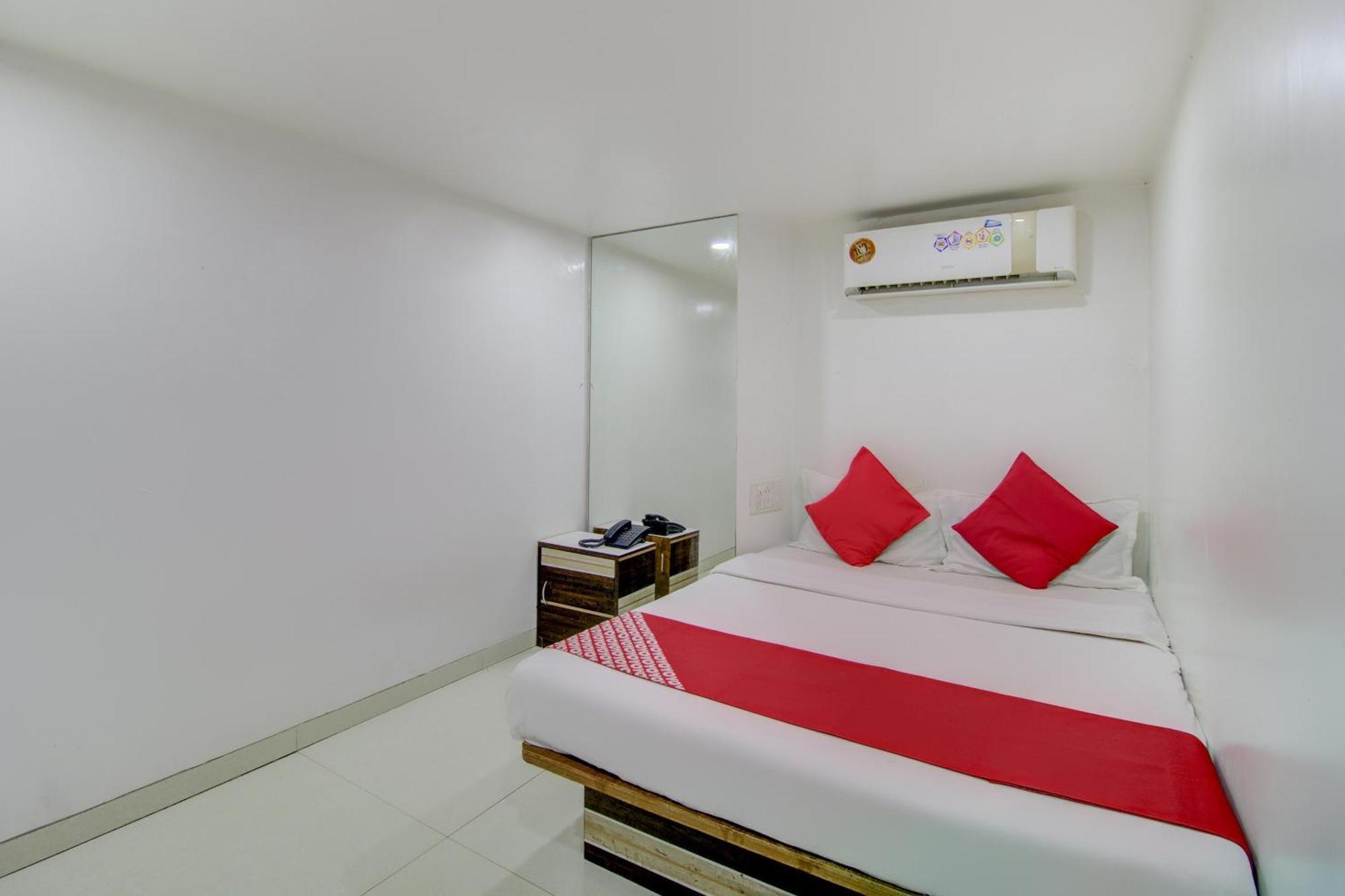 Hotel O Blue Light Near Gateway Of India Mumbai Bagian luar foto