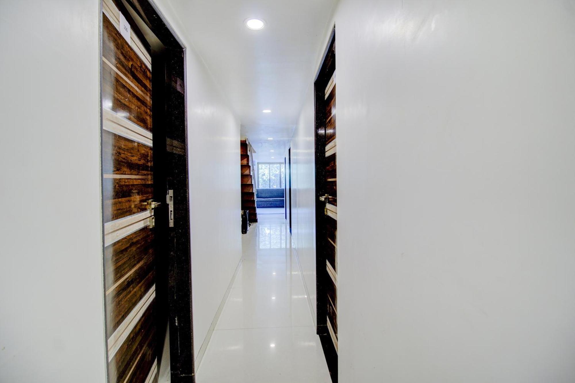 Hotel O Blue Light Near Gateway Of India Mumbai Bagian luar foto