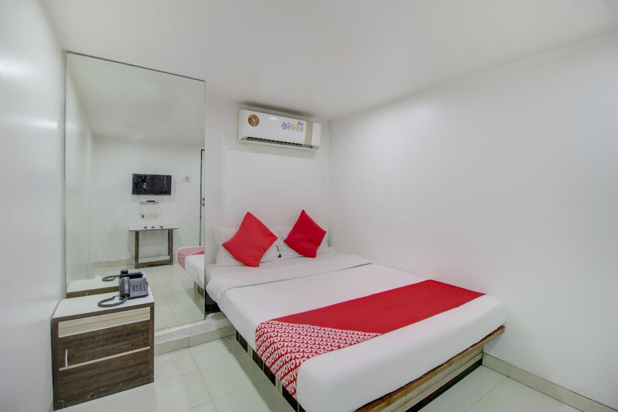 Hotel O Blue Light Near Gateway Of India Mumbai Bagian luar foto