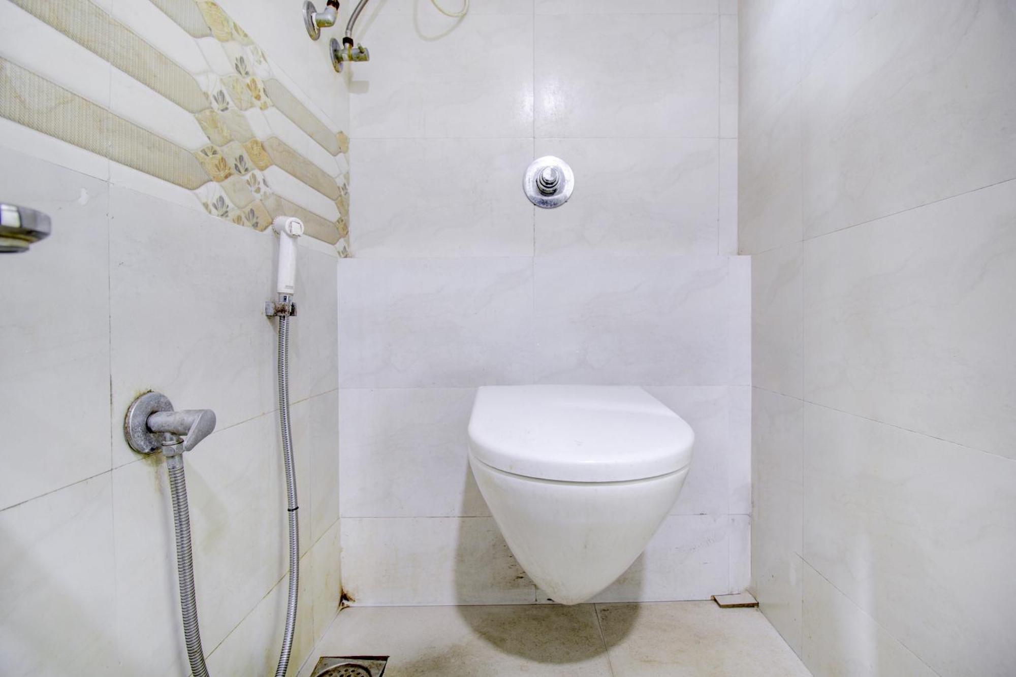 Hotel O Blue Light Near Gateway Of India Mumbai Bagian luar foto